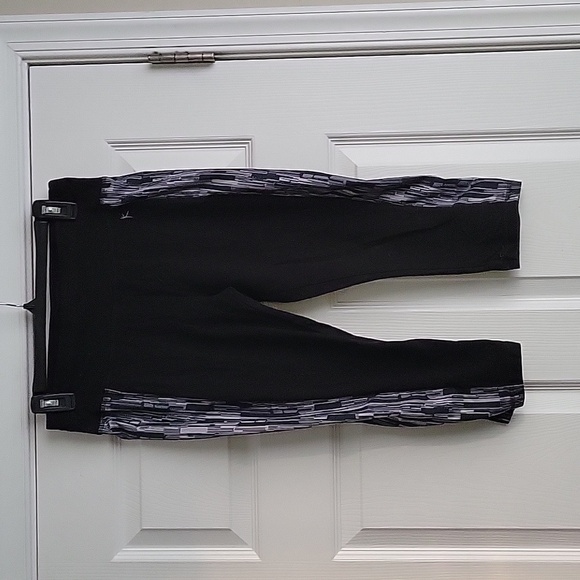 Danskin Now Fitted Dri More Cropped Leggings - Picture 1 of 12
